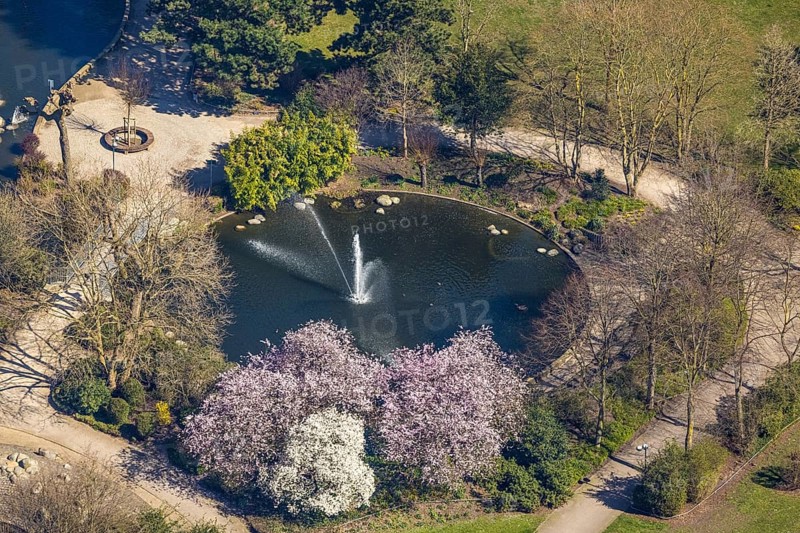 Aerial view, fountain in HeubergPark, Wesel, Ruhr area, Lower Rhine, North Rhine-Westphalia, Germany, fountain, DE, Europe, green spaces, aerial view, aerial photography, aerial photography, park, pond, overview, bird's-eye view, overview