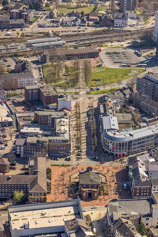 Aerial view, Berliner-Tor-Platz, Berliner Tor with Wilhelmstraße and Wesel railway station, Wesel, Ruhr area, Lower Rhine, North Rhine-Westphalia, Germany, railway tracks, railway station, DE, monument, Deutsche Bahn AG, Europe, Wesel fortress, main railway station, main station, aerial view, aerial photography, aerial photography, sight, overview, bird's-eye view, historical, overview