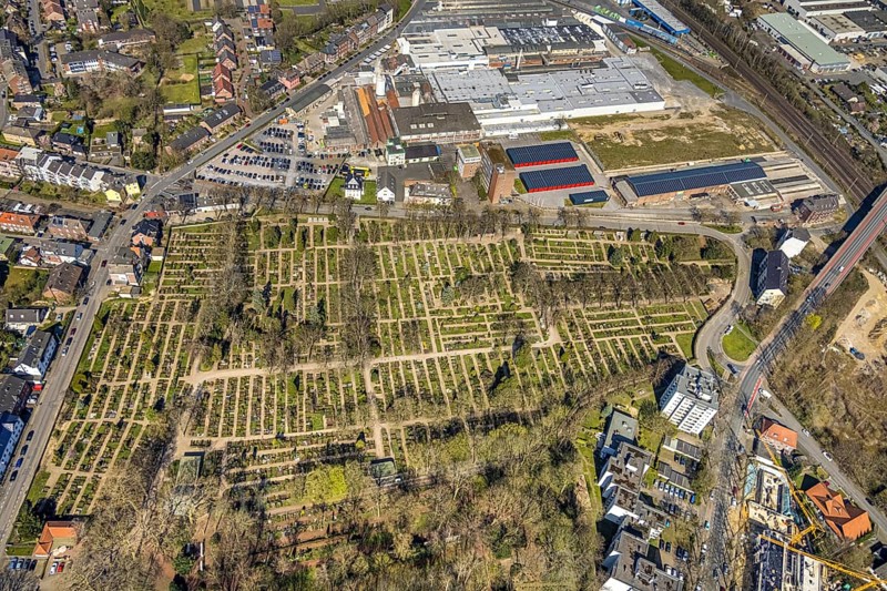 Aerial view, Old cemetery Wesel, industrial area BYK Straße, Wesel, Ruhr area, Lower Rhine, North Rhine-Westphalia, Germany, burial site, DE, Europe, cemetery, memorial, commercial enterprises, commercial area, commercial area, commercial site, commercial use, Gottesacker, graves, burial ground, industrial area, industrial site, aerial photograph, aerial photography, aerial photography, resting place, overview, bird's eye view, birds-eyes view, overview