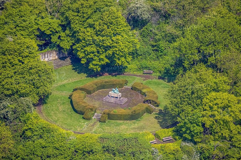 Aerial photo, castle ruins Volmarstein Castle, Volmarstein, Wetter, Ruhr area, North Rhine-Westphalia, Germany, castle, DE, Europe, aerial photo, aerial photography, aerial photography, ruins, soldiers' memorial, overview, bird's-eye view, overview