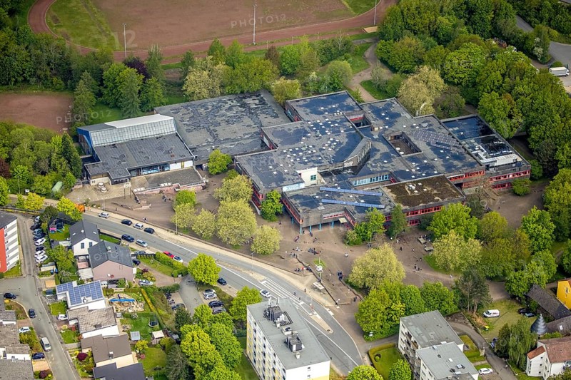 Aerial view, Geschwister-Scholl-Gymnasium with sports hall and indoor swimming pool Oberwengern, Volmarstein, Wetter, Ruhr area, North Rhine-Westphalia, Germany, education, educational institution, DE, Europe, grammar school, Hoffmann-von-Fallersleben-Straße, educational institute, aerial view, aerial photography, aerial photography, school, overview, bird's-eye view, overview