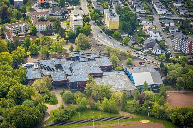 Aerial view, Geschwister-Scholl-Gymnasium with sports hall and indoor swimming pool Oberwengern, Volmarstein, Wetter, Ruhr area, North Rhine-Westphalia, Germany, education, educational institution, DE, Europe, grammar school, Hoffmann-von-Fallersleben-Straße, educational institute, aerial view, aerial photography, aerial photography, school, overview, bird's-eye view, overview