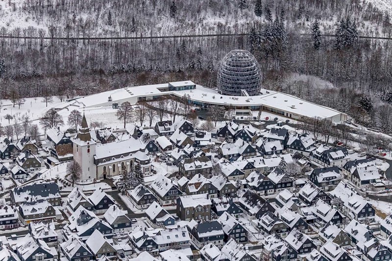 Aerial view of the snowy winter landscape of Winterberg with deserted streets during the corona lockdown in the Sauerland in North Rhine-Westphalia, Germany, Sauerland, Europe, aerial photo, birds-eyes view, aerial photography, aerial photography, overview, bird's eye view, lockdown, closed winter landscape, corona lockdown, deserted, snow, winter weather, corona-related lockdown