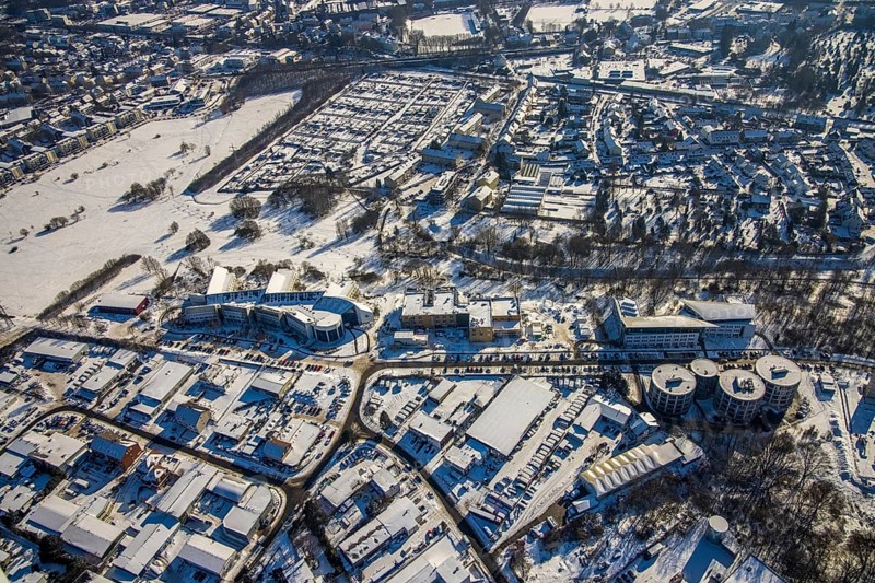Aerial view, University of Witten / Herdecke, Annen, new campus extension in timber construction, university dental clinic, research and development centre, Witten, Ruhr area, North Rhine-Westphalia, Germany, Alfred-Herrhausen-Straße, education, educational institution, DE, Europe, FEZ, community garden, university, KGV, allotment garden, allotment garden site, allotment garden association, allotment garden association for the common good, allotment gardener association, aerial view, aerial photography, aerial photography, new building, snow, allotment garden, overview, university, bird's eye view, winter, onset of winter, ZBZ, Dental and Biosciences Research and Development Centre, birds-eyes view, overview