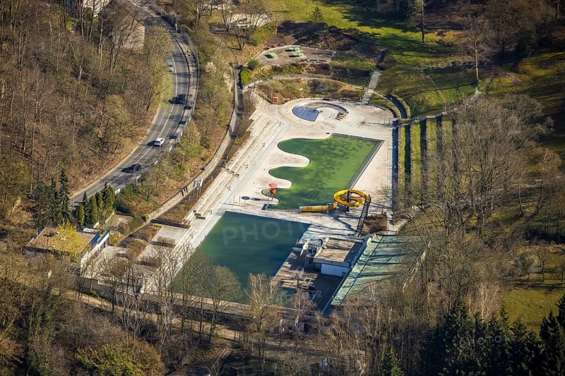 Aerial view, outdoor swimming pool Annen, Annen, Witten, Ruhr area, North Rhine-Westphalia, Germany, bathing establishment, bathing resort, DE, Europe, shapes and colours, outdoor swimming pool, leisure pool, leisure activities, Herdecker Straße, aerial view, aerial photography, aerial photography, swimming pool, swimming pool, overview, bird's-eye view, overview, wave-shaped swimming pool, algae growth, pre-season