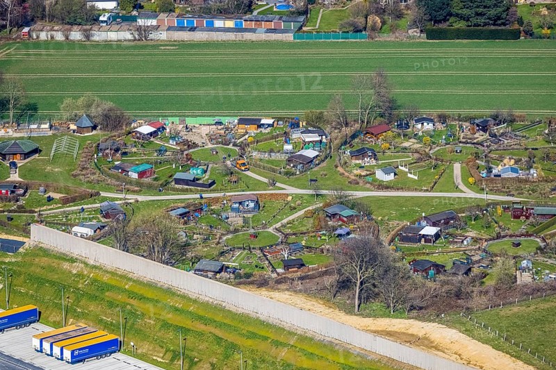 Aerial view, allotment garden site Mellmausland next to the Amazon site on the industrial estate on Brauckstraße, Rüdinghausen, Witten, Ruhr area, North Rhine-Westphalia, Germany, DE, Europe, community garden, allotment garden, allotment garden site, allotment garden association, aerial view, aerial photography, aerial photography, Menglinghauser Straße, allotment garden, overview, bird's-eye view, overview, shadow of the noise barrier, construction of a noise barrier