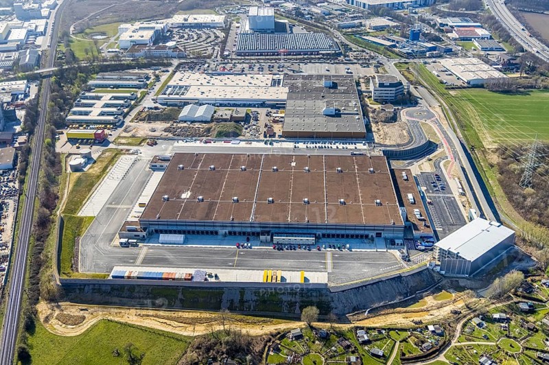 Aerial view, construction site new building Amazon logistics centre, industrial estate on Brauckstraße, Ostermann Einrichtungs-Centrum, Bauhaus Baumarkt, allotment garden site Mellmausland, Rüdinghausen, Witten, Ruhr area, North Rhine-Westphalia, Germany, Amazon logistics centre, railway tracks, construction work, construction area, construction site, building plots, construction measure, construction project, construction site, DE, Ennepe-Ruhr district, development, Europe, community garden, commercial enterprises, commercial premises, commercial area, commercial park, commercial site, commercial use, freight traffic, industrial estate, industrial building, industrial site, allotment garden, allotment garden site, allotment garden association, allotment garden association, logistics, logistics service, logistics service provider, logistics provider, logistics centre, aerial view, aerial photography, aerial photography, Menglinghauser Straße, furniture store, new build, parcel delivery...