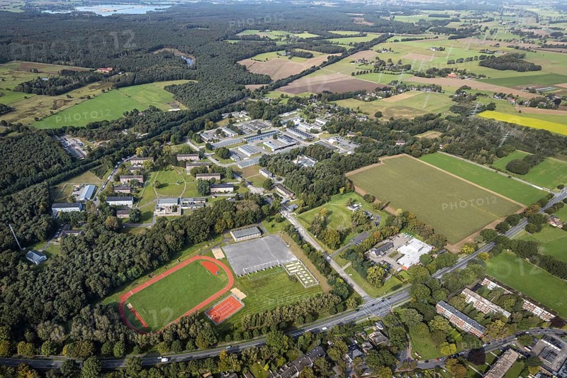 Aerial view, Schill barracks with sports field in the district Blumenkamp in Wesel, Lower Rhine, North Rhine-Westphalia, Germany, DE, Europe, football field, aerial view, aerial photography, aerial photography, military barracks, sports, sports facilities, sports field, sports facility, overview, bird's eye view, Wesel, birds-eyes view, overview