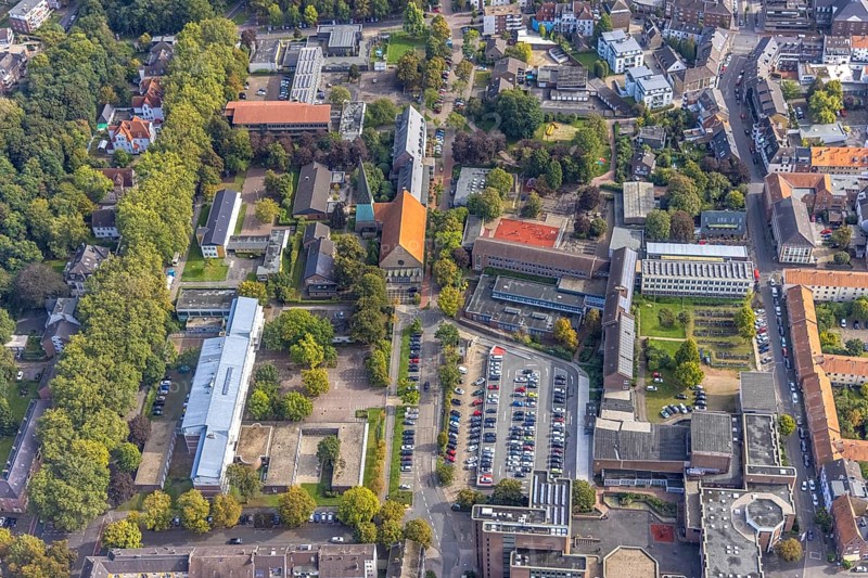 Aerial view, Realschule Mitte and Katholisches Bildungsforum Wesel and St. Martini Church in Wesel, Lower Rhine, North Rhine-Westphalia, Germany, place of worship, education, educational institution, DE, Europe, religious community, place of worship, holy site, church, parish, denomination, educational institute, aerial view, aerial photography, aerial photography, secondary school, religion, religious site, school, overview, bird's-eye view, Wesel, birds-eyes view, overview