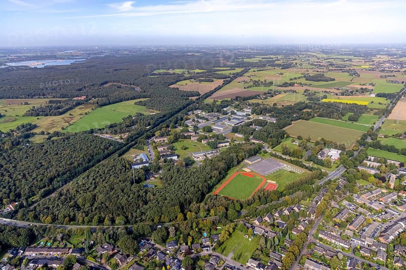Aerial view, Schill barracks with sports field in the district Blumenkamp in Wesel, Lower Rhine, North Rhine-Westphalia, Germany, DE, Europe, football field, aerial view, aerial photography, aerial photography, military barracks, sports, sports facilities, sports field, sports facility, overview, bird's eye view, Wesel, birds-eyes view, overview