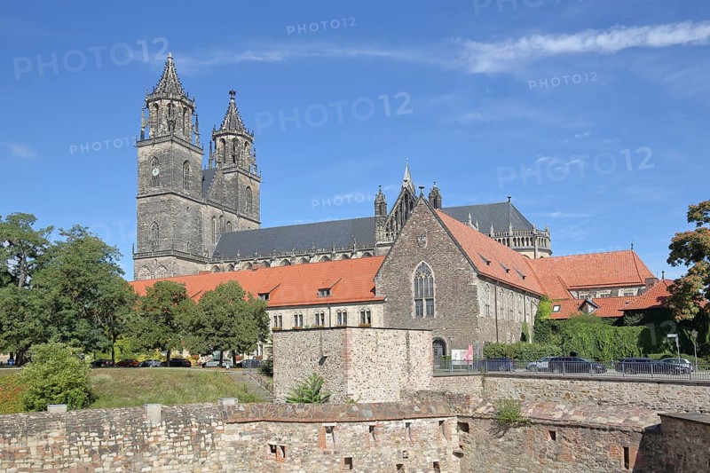 Gothic Magdeburg Cathedral, St Mauritius and St Katharina and medieval bastion Cleve with defence defence tower Cleve, city fortifications, Fürstenwall, Magdeburg, Saxony-Anhalt, Germany