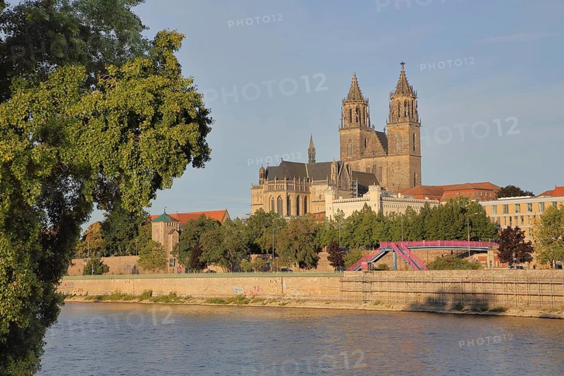 Cityscape with Gothic cathedral, city wall with defence defence tower Kiek in de Köken and building of the waterways and shipping office with battlements, banks of the river Schlein, city fortifications, banks of the Elbe, Elbe, Magdeburg Cathedral, St. Katharina, Magdeburg, Saxony-Anhalt, Germany