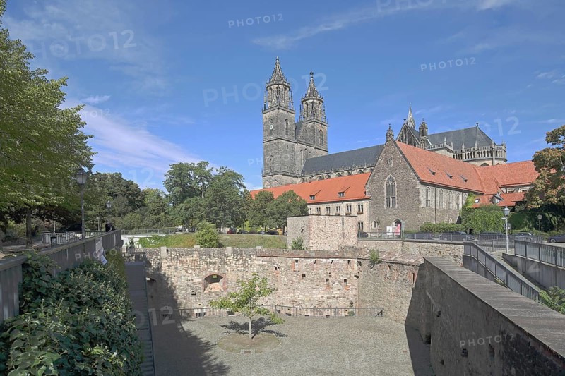 Medieval bastion Cleve with defence defence tower Cleve and Gothic Magdeburg Cathedral, St. Mauritius and St. Katharina, city fortifications, Fürstenwall, Magdeburg, Saxony-Anhalt, Germany