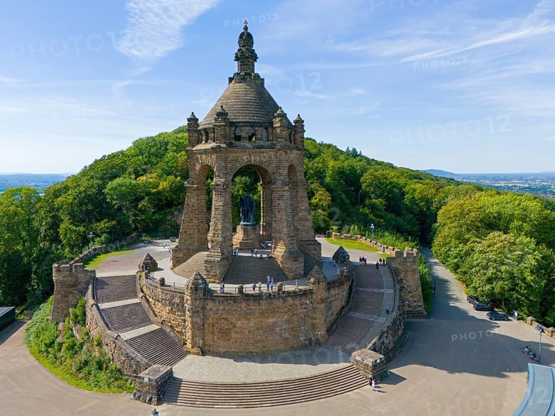 An imposing building surrounded by forests under a blue sky, aerial view, Kaiser Wilhelm Monument at Porta Westfalica, Barkhausen, East Westphalia-Lippe, North Rhine-Westphalia, Germany