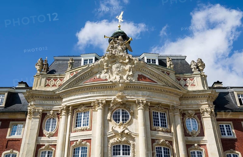 Prince Bishop's Castle, Fürstbischöflichen Schloss, Prince -bishop's coat of arms, musician angels with fanfares, Westphalian Wilhelms University, Münster, North Rhine-Westphalia, Germany