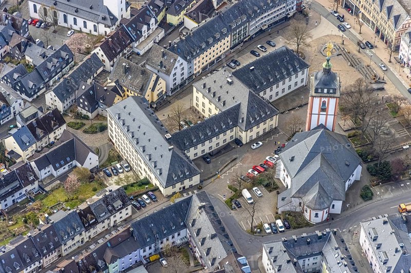 Aerial view, Old Town with Town Hall and St. Nicholas Church, Krämergasse and Kornmarkt, Siegen-Kernband, Siegen, Siegerland, North Rhine-Westphalia, Germany, place of worship, authority, DE, Europe, religious community, place of worship, holy site, church, church community, denomination, aerial view, aerial photography, aerial photography, market place, town hall, religion, religious site, overview, bird's-eye view, overview