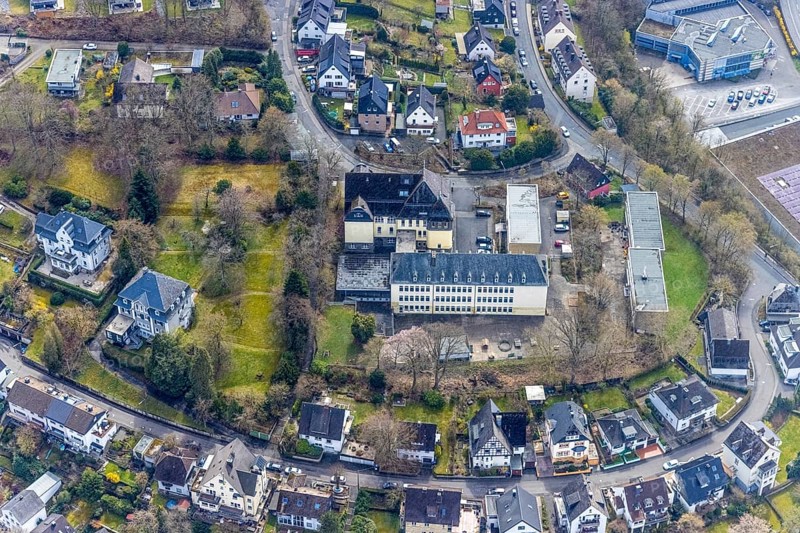 Aerial view, former secondary school Am Häusling, planned GGS Spandauer Schule, Siegen-Lindenberg, Siegen, Siegerland, North Rhine-Westphalia, Germany, education, educational institution, DE, Dr.-Ernst-Straße, Europe, all-day primary school, educational institute, aerial view, aerial photography, aerial photography, secondary school, school, overview, bird's-eye view, overview