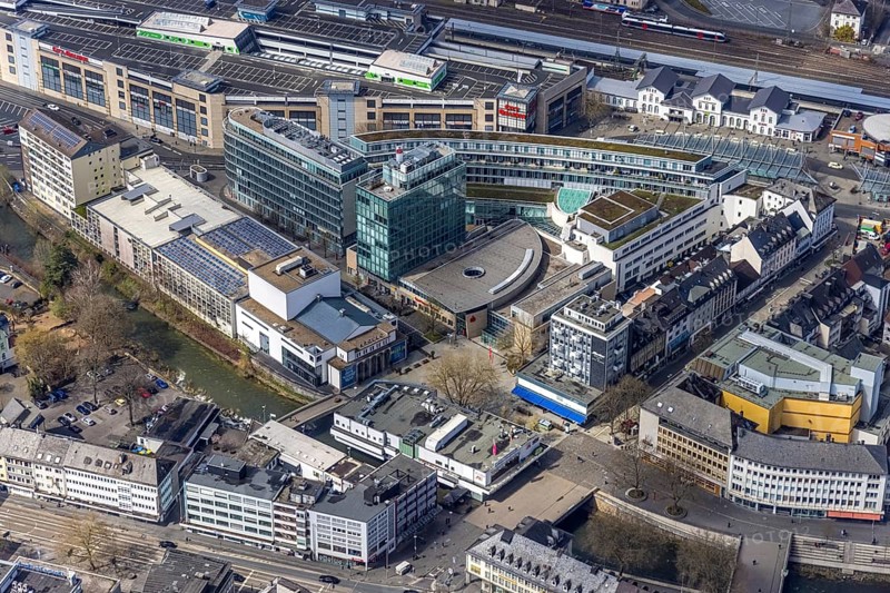Aerial view, City-Galerie and Sieg-Carré at the main station, Siegen-Kernband, Siegen, Siegerland, North Rhine-Westphalia, Germany, City, DE, shopping centre, shopping markets, shopping mall, Europe, city centre, aerial view, aerial photography, aerial photography, shopping, shopping centre, overview, bird's-eye view, overview