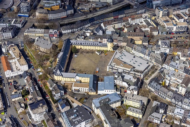 Aerial view, Lower Castle with the University of Siegen, Campus Lower Castle, Siegen-Kernband, Siegen, Siegerland, North Rhine-Westphalia, Germany, education, educational institution, city, DE, Europe, city centre, church, educational institute, aerial view, aerial photography, aerial photography, Martini Church, castle, overview, university, bird's eye view, bird's eye view, overview