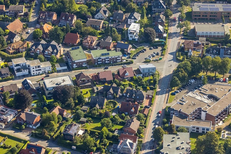 Detailed view of a residential area with many individual houses, streets and green gardens, aerial view Werl overview, Amazon distribution centre Werne, Werne, North Rhine-Westphalia, Germany