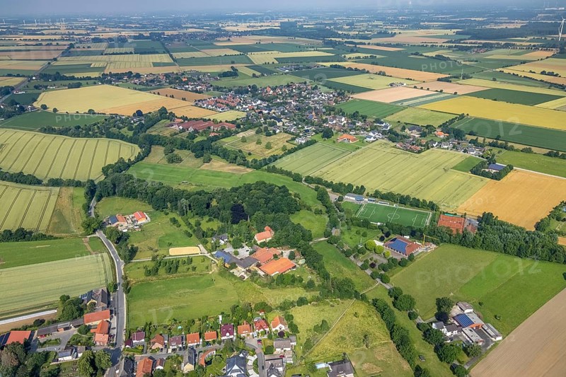 Aerial view, sports field DJK - Blau Weiß Büderich, Kuniberthalle Büderich Schützenhalle with solar roof, Westbüderich and Holtum, Werl, Soester Börde, North Rhine-Westphalia, Germany, DE, Europe, football field, football stadium, aerial view, aerial photography, aerial photography, photovoltaics, photovoltaic system, shooting hall, solar, solar system, solar roof, solar energy, solar energy, sports, sports facilities, sports field, sports facility, tennis, tennis facility, tennis courts, overview, event location, event venue, bird's-eye view, meadows and fields, birds-eyes view, overview