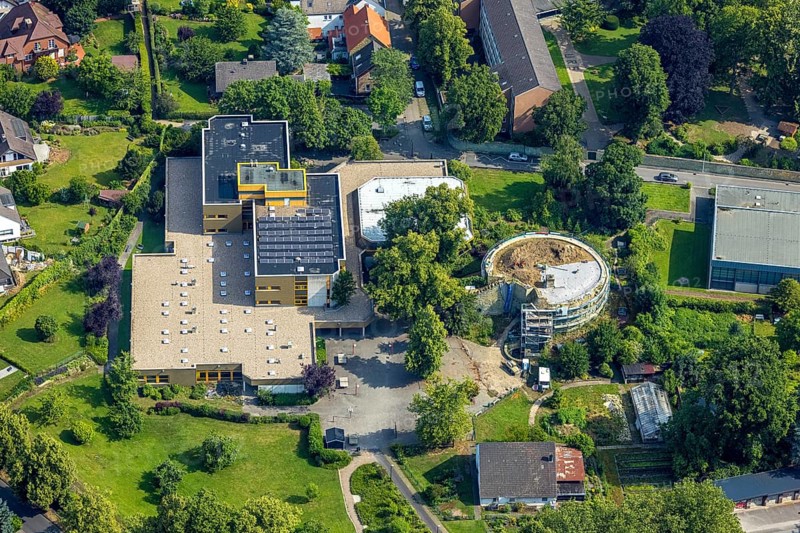 Aerial photo, Ursulinengymnasium Werl, construction site Werl Castle, castle ruins of the former electoral town castle, Werl, Soester Börde, North Rhine-Westphalia, Germany, construction work, construction, construction area, building site, building plots, construction project, construction site, education, educational institution, DE, Europe, grammar school, educational institute, aerial photograph, aerial photography, aerial photography, new building, ruin, Schlossstraße, school, sight, overview, bird's-eye view, birds-eyes view, historical, overview