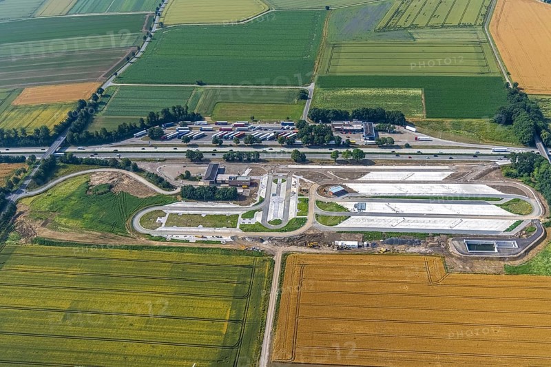 Aerial view, motorway A44 service area Am Haarstrang, construction site and new construction Haarstrang Nord, Westbüderich, Werl, Soester Börde, North Rhine-Westphalia, Germany, motorway A44, motorway service area, motorway service area, construction work, construction area, construction site, construction measure, construction project, construction site, DE, Europe, aerial view, aerial photography, aerial photography, new construction, service area, overview, bird's eye view, overview