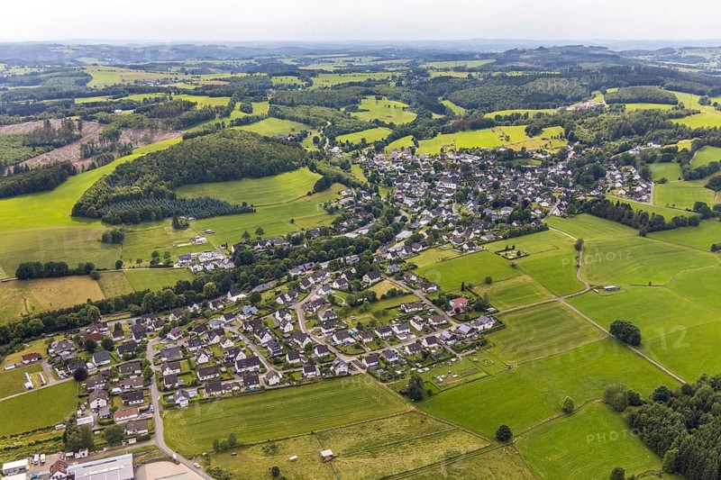 Aerial view, local view Hillmicke, Wenden, Sauerland, North Rhine-Westphalia, Germany, DE, Europe, distant view, property tax, real estate, aerial view, aerial photography, aerial photography, overview, bird's eye view, forest area, meadows and fields, residential area, living and living, residential area, residential buildings, quality of life, birds-eyes view, overview