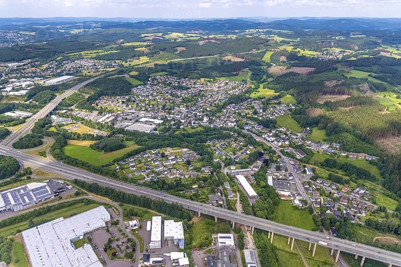 Aerial view, local view Gerlingen at motorway junction Olpe-Süd, A45 and A4, Wenden, Sauerland, North Rhine-Westphalia, Germany, motorway A4, motorway A45, motorway junction, bridge, DE, Europe, property tax, real estate, aerial view, aerial photography, aerial photography, overview, bird's-eye view, living and life, residential buildings, quality of living, birds-eyes view, overview