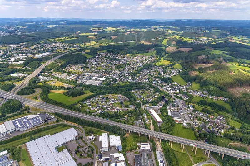Aerial view, local view Gerlingen at motorway junction Olpe-Süd, A45 and A4, Wenden, Sauerland, North Rhine-Westphalia, Germany, motorway A4, motorway A45, motorway junction, bridge, DE, Europe, property tax, real estate, aerial view, aerial photography, aerial photography, overview, bird's-eye view, living and life, residential buildings, quality of living, birds-eyes view, overview