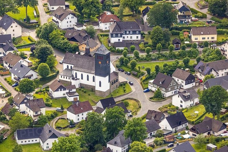Aerial view, Church Hillmicke, Büchener Straße, Wenden, Sauerland, North Rhine-Westphalia, Germany, place of worship, DE, Europe, religious community, place of worship, holy place, church, parish, denomination, aerial photograph, aerial photography, aerial photography, religion, religious site, overview, bird's-eye view, overview