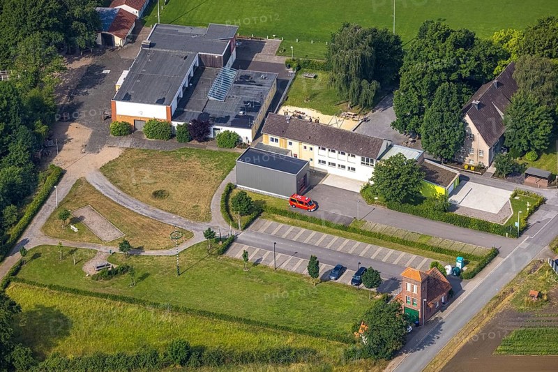 Aerial photo, Carl-Orff School, volunteer fire brigade, Hilbeck, Werl, Soester Börde, North Rhine-Westphalia, Germany, education, educational institution, fire fighter, fire protection, fire watch, DE, Europe, fire station, fire brigade, teaching institute, aerial photography, aerial photography, rescue station, school, overview, bird's-eye view, overview