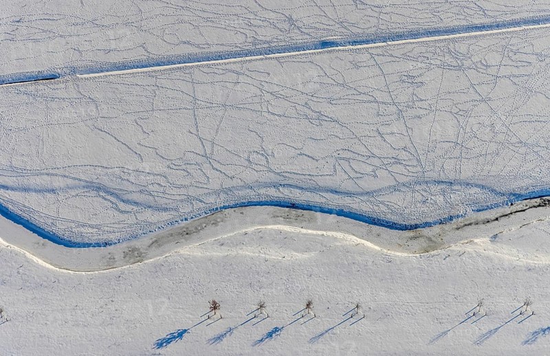 Aerial view, Sönnerbach and Salzbach, renaturalised railing, snow-covered, winter, Werl, Soester Börde, North Rhine-Westphalia, Germany, Soester, Börde, DE, Europe, birds-eyes, view, aerial photography, aerial photography, overview, overview, bird's eye view, Sönnerbach, Salzbach, renaturalisation, meadows, fields, snow