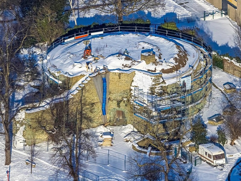 Aerial photo, construction site Werl Castle, castle ruins of the former electoral town castle, at the Ursulinengymnasium, winter, snow, Werl, Soester Börde, North Rhine-Westphalia, Germany, Soester, Börde, DE, Europe, birds-eyes, view, aerial photo, aerial photography, aerial photography, overview, overview, bird's eye view, castle ruins, former, electoral, state castle