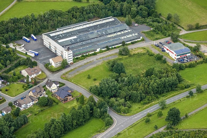 Aerial photo, Fahrradwerk Enik Gmbh, Autohaus Hunold, Wenden, Sauerland, North Rhine-Westphalia, Germany, DE, Europe, commercial enterprises, commercial area, commercial area, commercial location, commercial use, industrial area, aerial photography, aerial photography, aerial photography, overview, bird's-eye view, overview