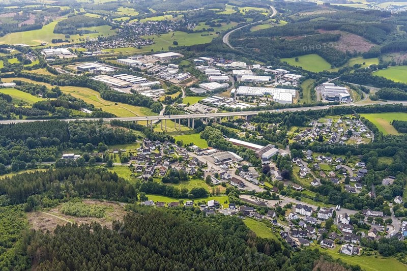Aerial view, motorway bridge A45 and commercial area Hillmicker Straße in Gerlingen, Wenden, Sauerland, North Rhine-Westphalia, Germany, motorway A45, bridge, DE, Europe, commercial enterprises, commercial area, commercial park, commercial location, commercial use, industrial area, industrial building, industrial location, aerial view, aerial photography, aerial photography, overview, bird's eye view, birds-eyes view, overview