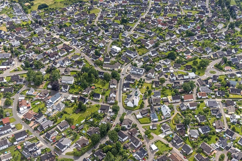Aerial view, city centre view and Roman Catholic parish church of St. Kunibertus, Hünsborn, Wenden, Sauerland, North Rhine-Westphalia, Germany, place of worship, DE, monument protection, Europe, religious community, place of worship, holy place, church, parish, denomination, aerial view, aerial photography, aerial photography, religion, religious site, overview, bird's-eye view, overview