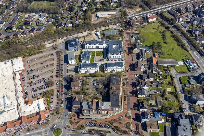Aerial view, Senioren-Park carpe diem Voerde, Voerde, Ruhr area, Lower Rhine, North Rhine-Westphalia, Germany, retirement home, retirement home, old people's home, Bahnhofstraße, care and nursing, DE, Europe, aerial view, aerial photography, aerial photography, care facility, retirement home, retirement residence, retirement home, senior centre, overview, bird's-eye view, bird's-eye view, overview