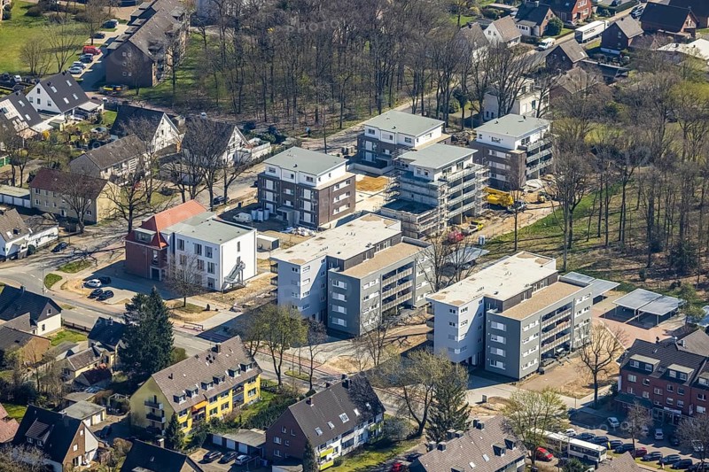 Aerial view, construction site and new residential neighbourhood, Bahnhofstraße corner Alexanderstraße, old Pestalozzi school site, Voerde, Ruhr area, Lower Rhine, North Rhine-Westphalia, Germany, construction, construction area, construction site, construction crane, construction project, construction site, DE, renewal, development, Europe, property tax, real estate, aerial view, aerial photography, aerial photography, apartment blocks, new build, overview, bird's-eye view, housing and living, residential buildings, residential neighbourhood, housing estate, housing shortage, birds-eyes view, overview