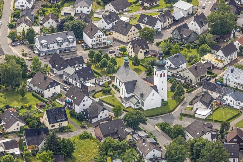 Aerial view, Roman Catholic parish church of St. Kunibertus, Hünsborn, Wenden, Sauerland, North Rhine-Westphalia, Germany, place of worship, DE, monument protection, Europe, religious community, place of worship, holy place, church, parish, denomination, aerial photograph, aerial photography, aerial photography, religion, religious site, overview, bird's-eye view, bird's-eye view, overview