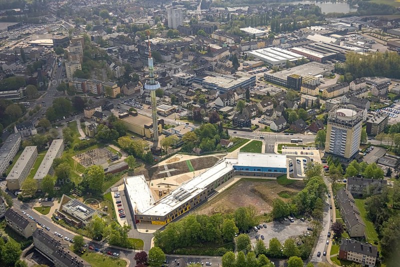 Aerial photo, primary school Kastanienallee, telecommunications tower Velbert, BKS high-rise building, Velbert, Ruhr area, North Rhine-Westphalia, Germany, education, educational institution, DE, Europe, television station, primary school, high-rise building, educational institute, aerial photo, aerial photography, aerial photography, school, tower, overview, bird's-eye view, overview