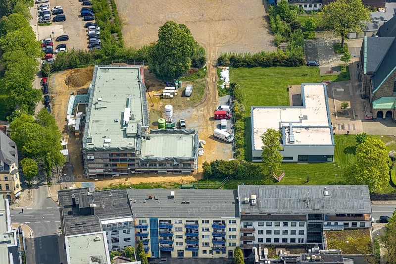 Aerial view, evang. Christuskirche, construction site and new building hospice and palliative centre Niederberg Kurze Straße, Corona rapid test centre in the new parish hall in Oststraße, Velbert, Ruhr area, North Rhine-Westphalia, Germany, place of worship, construction work, building, construction area, building site, building plots, construction, construction project, construction site, DE, Europe, faith community, house of worship, Grünstraße, church, church community, denomination, aerial view, aerial photography, aerial photography, new building, religion, overview, bird's-eye view, birds-eyes view, onlyVelbert, overview