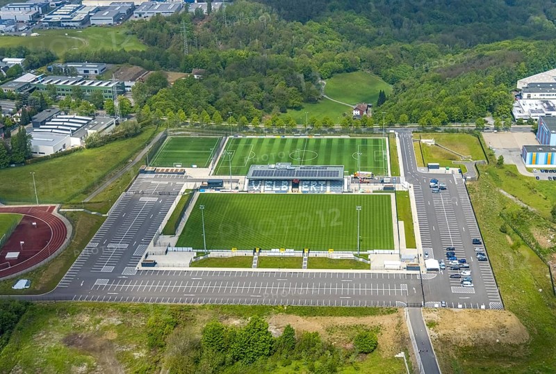 Aerial photo, Corona rapid test station at the Oberliga stadium, EMKA Velbert sports centre, Velbert, Ruhr area, North Rhine-Westphalia, Germany, distance rule, At the sports centre, Corona measures, Corona virus, Covid-19, DE, Europe, football pitch, football stadium, football club, hygiene measures, aerial view, aerial photography, aerial photography, Oberliga stadium, planning office Geo3, SSVg Velbert, sports, sports facilities, sports field, sports facility, stadium, overview, bird's-eye view, birds-eyes view, onlyVelbert, overview