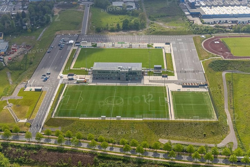 Aerial photo, Corona rapid test station at the Oberliga stadium, EMKA Velbert sports centre, Velbert, Ruhr area, North Rhine-Westphalia, Germany, distance rule, At the sports centre, Corona measures, Corona virus, Covid-19, DE, Europe, football pitch, football stadium, football club, hygiene measures, aerial view, aerial photography, aerial photography, Oberliga stadium, planning office Geo3, SSVg Velbert, sports, sports facilities, sports field, sports facility, stadium, overview, bird's-eye view, birds-eyes view, onlyVelbert, overview