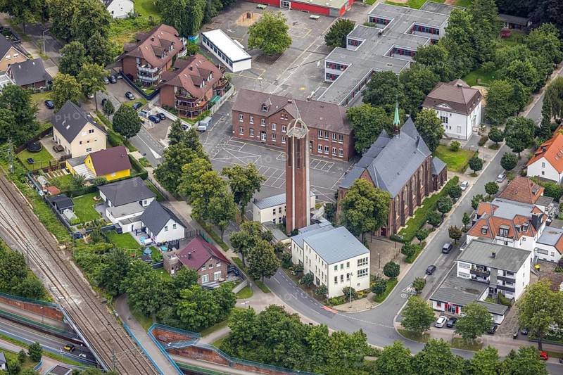 Aerial view, Catholic Church of the Sacred Heart of Jesus, School at Friedrichsborn, Königsborn, Unna, Ruhr area, North Rhine-Westphalia, Germany, place of worship, education, educational institution, DE, Europe, religious community, place of worship, holy place, church, parish, denomination, educational institute, aerial photograph, aerial photography, aerial photography, religion, religious site, school, overview, bird's-eye view, overview