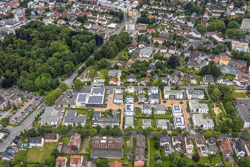Aerial view, multi-generation housing estate Sybil-Westendorp-Straße and Alter Westfriedhof, Unna, Ruhr area, North Rhine-Westphalia, Germany, DE, Europe, property tax, real estate, aerial view, aerial photography, aerial photography, overview, bird's-eye view, housing estate, housing and living, residential area, residential buildings, housing quality, residential neighbourhood, housing estate, birds-eyes view, overview