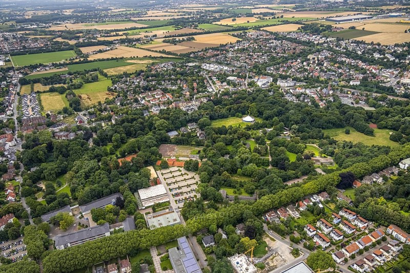 Aerial view, spa gardens, tent Circus Travados, Königsborn, Unna, Ruhr area, North Rhine-Westphalia, Germany, DE, Europe, aerial view, aerial photography, aerial photography, park, tennis facility, tennis courts, overview, bird's-eye view, overview