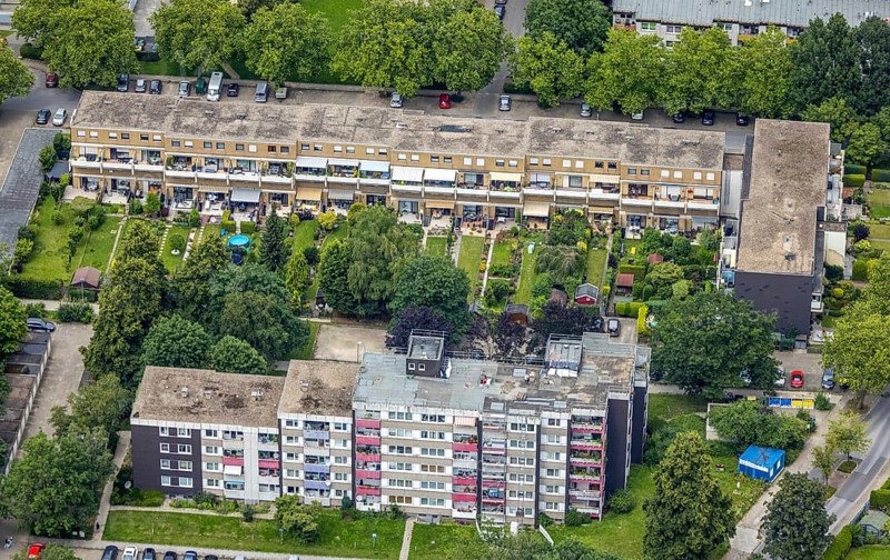 Aerial view, residential buildings in need of renovation Stuttgarter Straße, Königsborn, Unna, Ruhr area, North Rhine-Westphalia, Germany, construction work, construction site, construction project, construction project, construction site, DE, Europe, aerial view, aerial photography, aerial photography, overview, bird's-eye view, overview