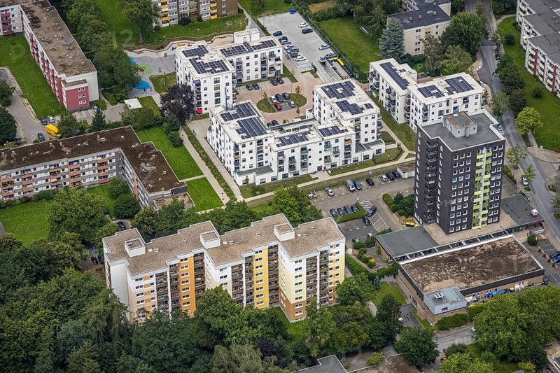 Aerial view, Parkquartier Königsborn, new building Potsdamer Straße with solar roof, Königsborn, Unna, Ruhr area, North Rhine-Westphalia, Germany, DE, Europe, shapes and colours, property tax, high-rise buildings, real estate, aerial view, aerial photography, aerial photography, new building, photovoltaic, photovoltaic system, solar, solar system, solar roof, solar energy, solar energy, overview, bird's eye view, residential complex, living and life, residential area, residential buildings, residential quality, residential quarter, housing estate, bird's eye view, overview