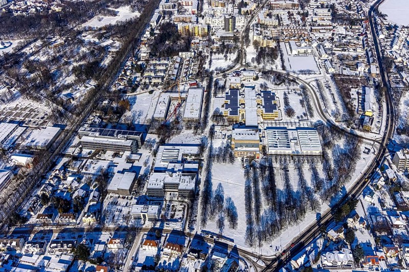 Aerial view, construction site Berliner Allee building with further education centre, educational campus, Geschwister-Scholl-Gymnasium, Werner von Siemens Gesamtschule, Hansa Berufskolleg, Hellweg Berufskolleg, Erich Göpfert civic hall, Königsborn, Unna, Ruhr area, North Rhine-Westphalia, Germany, education, educational institution, DE, Europe, teaching institute, aerial view, aerial photography, aerial photography, snow, school, overview, bird's-eye view, winter, onset of winter, winter landscape, birds-eyes view, overview
